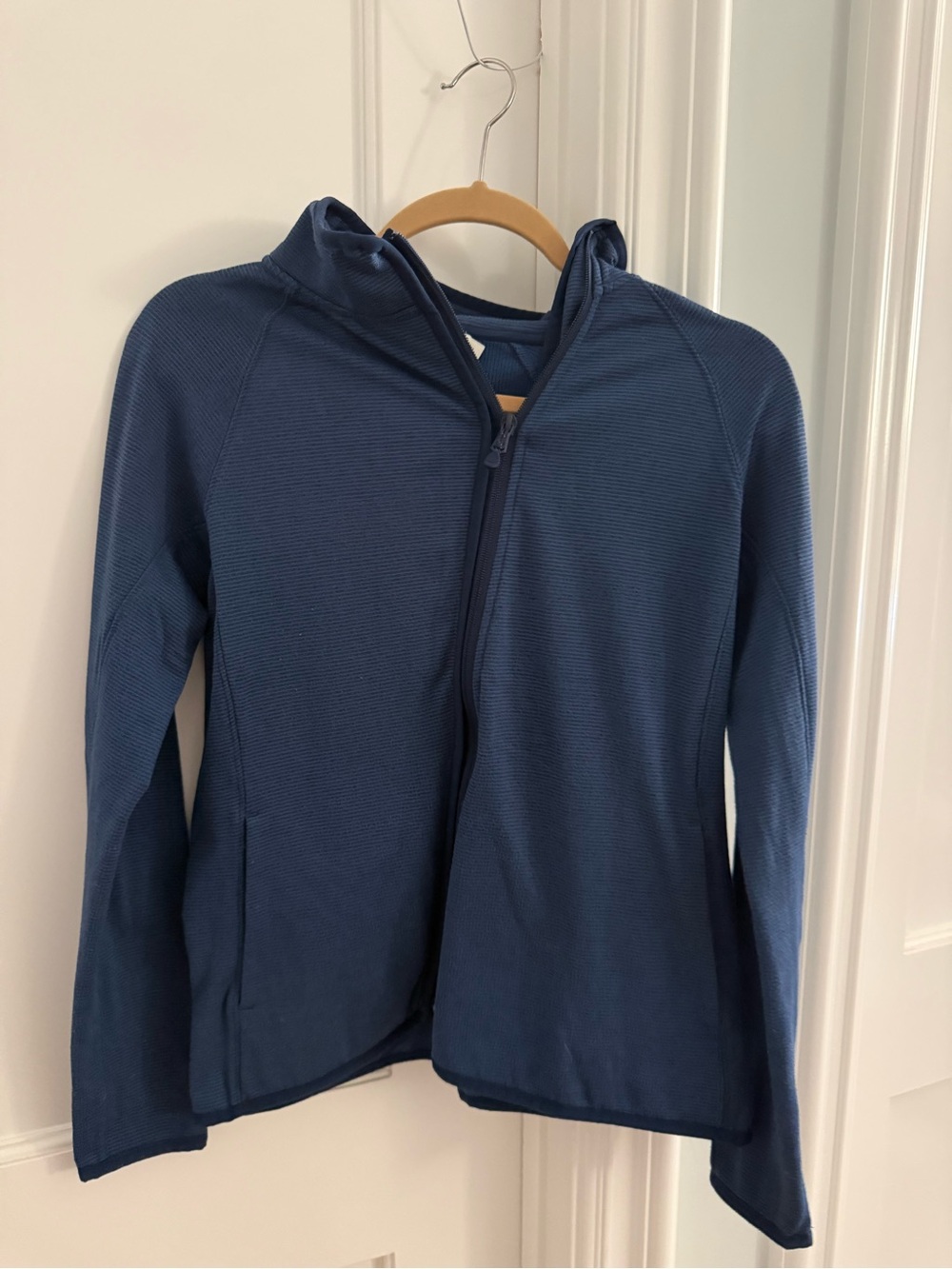 Vineyard Vines women’s Navy Hooded Zip-Up Sweatshirt